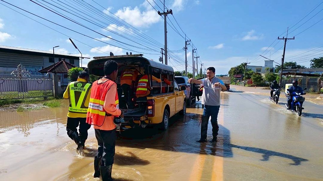 สนง.ทางหลวงที่4 เตรียมพร้อม เครื่องมือเครื่องจักรรับพายุแมตโม