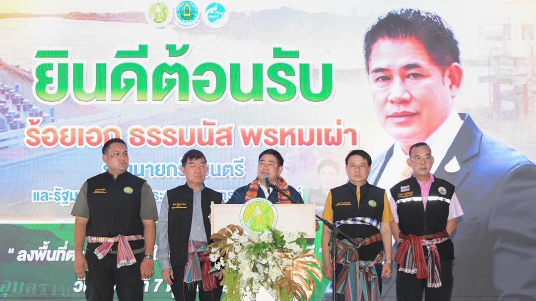 ‘รองนายกฯธรรมนัส’เยือนถิ่นอุบลฯ รุดช่วยเหลือผู้ประสบอุทกภัย