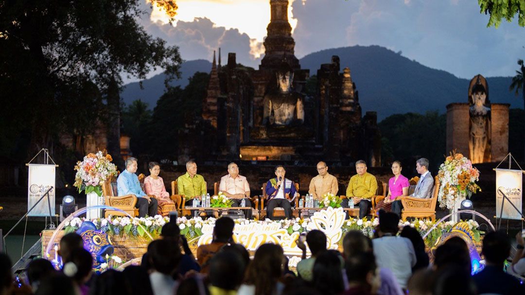 พร้อมหรือยัง! เที่ยวงานลอยกระทง เผาเทียน เล่นไฟ 'สุโข สุขี ที่สุโขทัย'