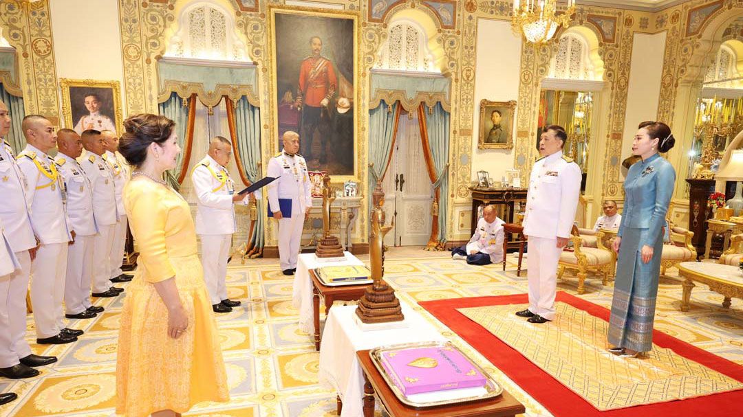 'ในหลวง-พระราชินี'พระราชทานพระบรมราชวโรกาสให้ พลอากาศเอก พันธ์ภักดี พัฒนกุล พร้อมคณะเฝ้าฯ