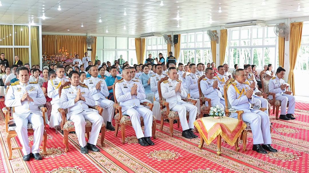 แม่ทัพภาคที่ 4 เป็นประธานพิธีถวายผ้าไตรกฐินพระราชทาน