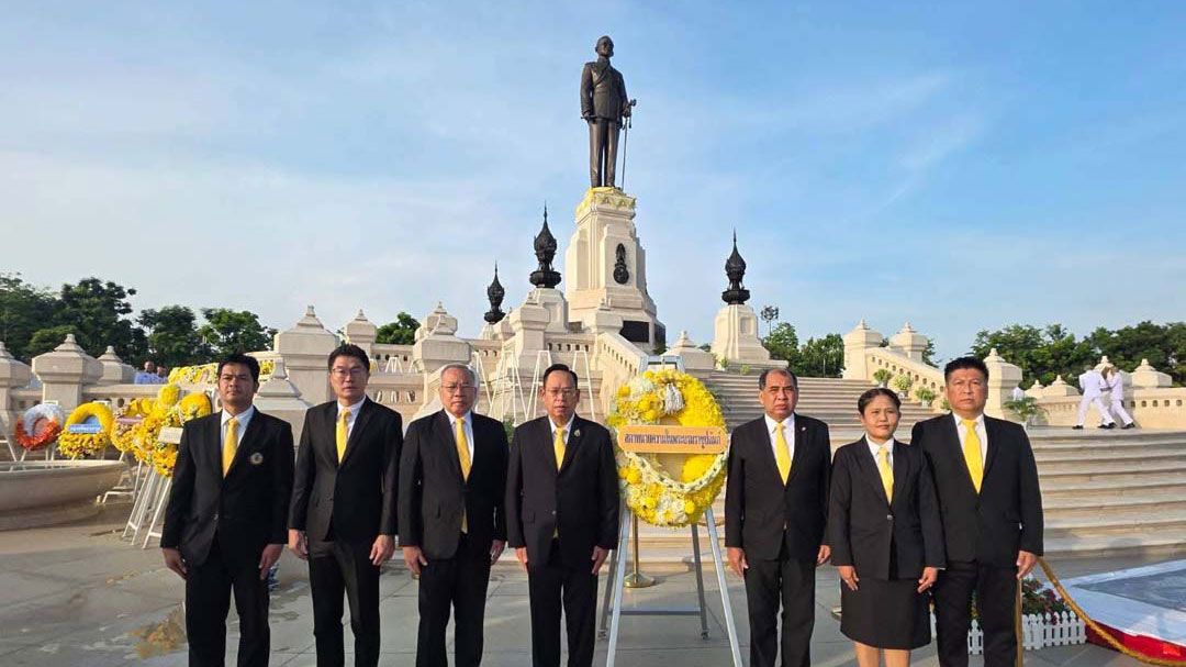 'นายกสภาทนายความ'พร้อมคณะร่วมพิธีวางพวงมาลา เนื่องในวันนวมินทรมหาราช 13 ตุลาคม 2568