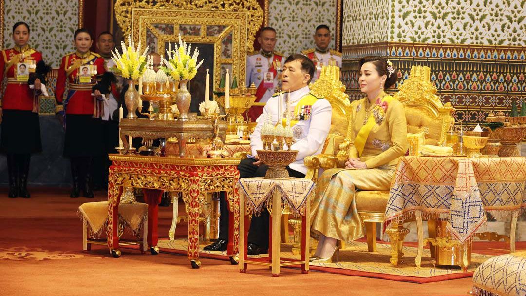 ‘ในหลวง-พระราชินี’เสด็จฯการพระราชพิธีทรงบำเพ็ญพระราชกุศลวันนวมินทรมหาราช พุทธศักราช 2568