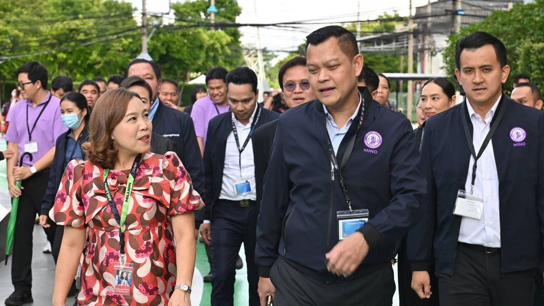 'ธนกร'ลงพื้นที่ติดตามความคืบหน้าการพัฒนาอุตสาหกรรมอิเล็กทรอนิกส์อัจฉริยะ