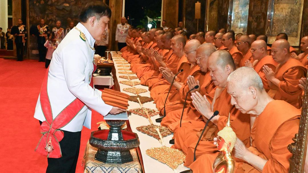 ในหลวง พระราชินี ทรงถวายผ้าพระกฐิน วัดสุทัศนเทพวราราม