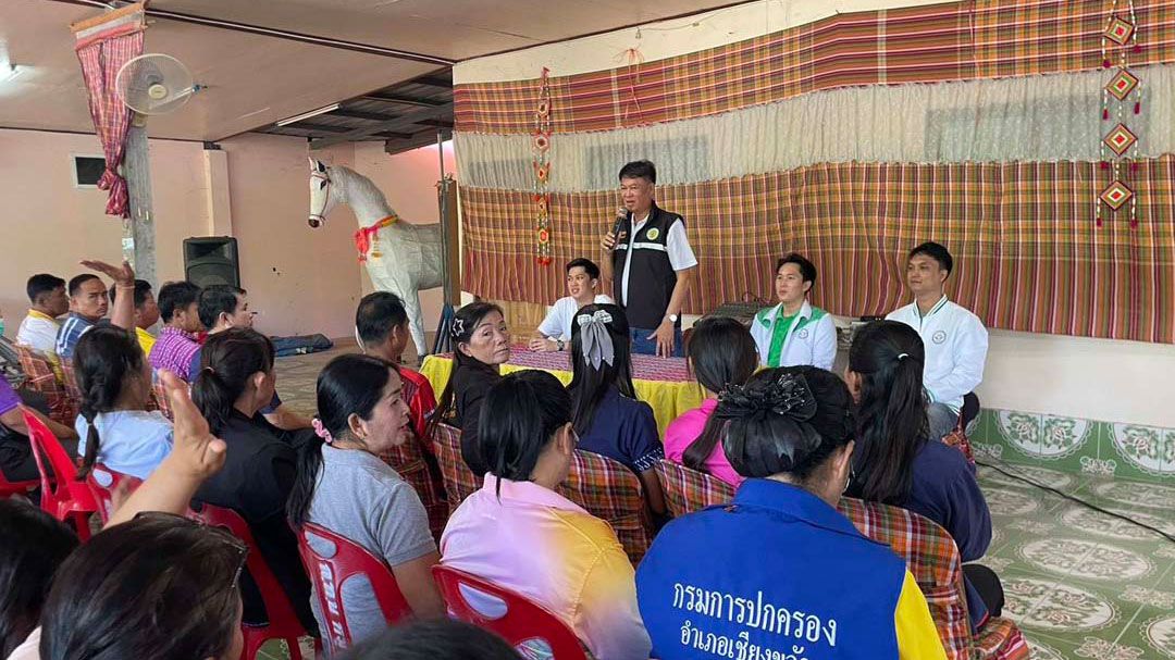 'เอกภาพ พลซื่อ'เป็น ปธ.มอบถุงยังชีพ ณ บ้านเขือง จ.ร้อยเอ็ด
