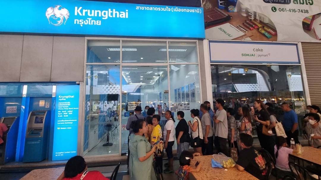 ‘ชาวนนทบุรี’ต่อคิวยาวรอยืนยันสิทธิ์‘คนละครึ่งพลัส’ แนะรัฐบาลอย่าล็อกที่แบงก์เดียว
