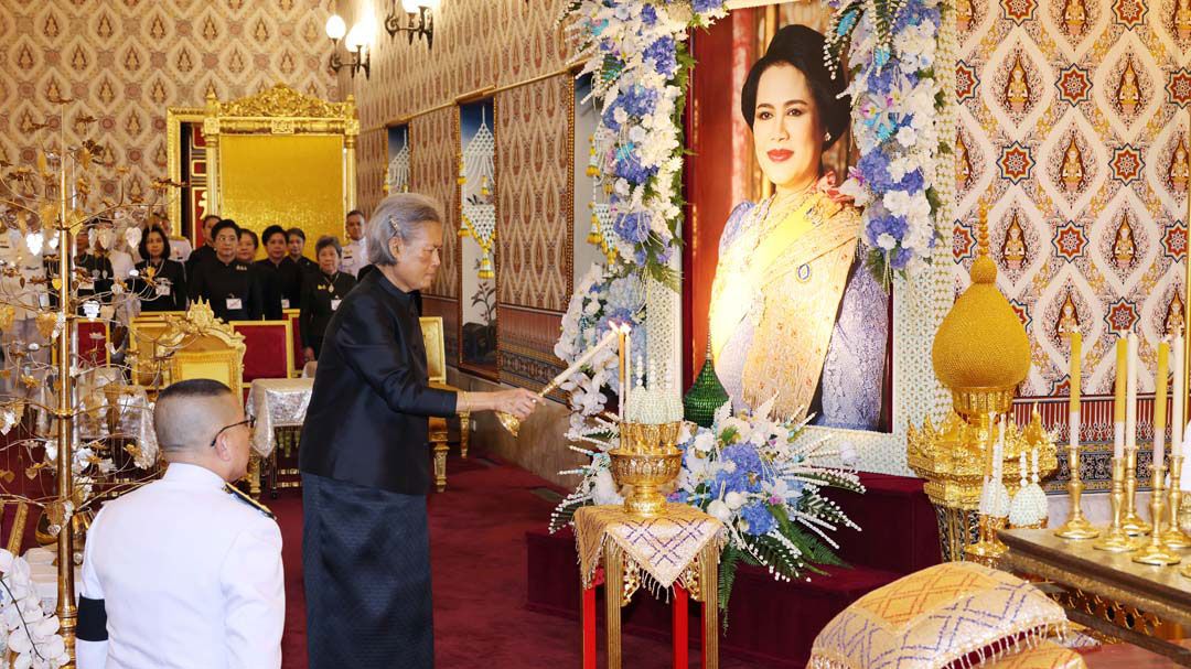 ‘กรมสมเด็จพระเทพฯ’ทรงบำเพ็ญพระราชกุศลถวายพระบรมศพ‘สมเด็จพระพันปีหลวง’