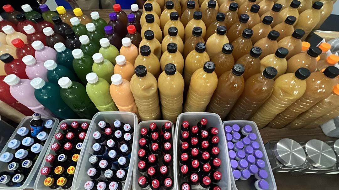 ‘นายอำเภอบางใหญ่’สั่งจับน้ำกระท่อมเปิดขายใกล้โรงเรียน ของกลางเพียบ