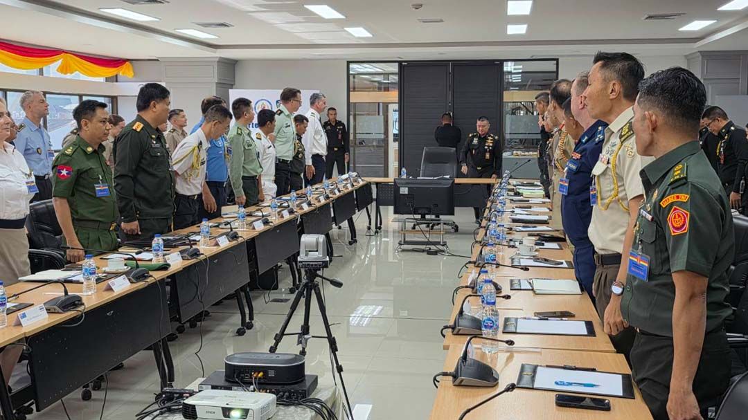 เริ่มแล้ว!‘ทบ.’ชี้แจงสถานการณ์ชายแดนไทย-กัมพูชา ต่อ‘ผู้ช่วยทูตทหารต่างประเทศ’