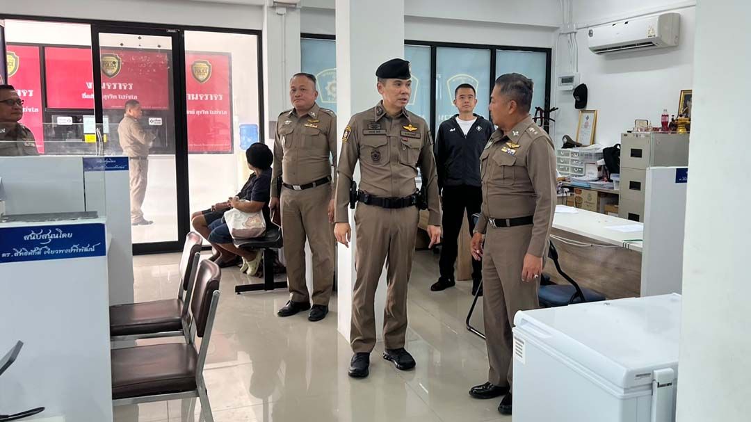 ‘ผู้การฯนนทบุรี’แลกเปลี่ยนข้อมูล กต.ตร.-ตรวจเยี่ยม‘สภ.บางบัวทอง’ กำชับเข้มปราบยาเสพติด-อบายมุข