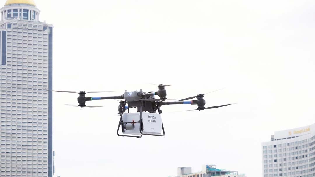 Skyller Solutions ผนึกกำลังหน่วยงานรัฐ สาธิตการขนส่งอุปกรณ์การเเพทย์ยุคใหม่ใจกลางกรุงด้วย‘โดรน’
