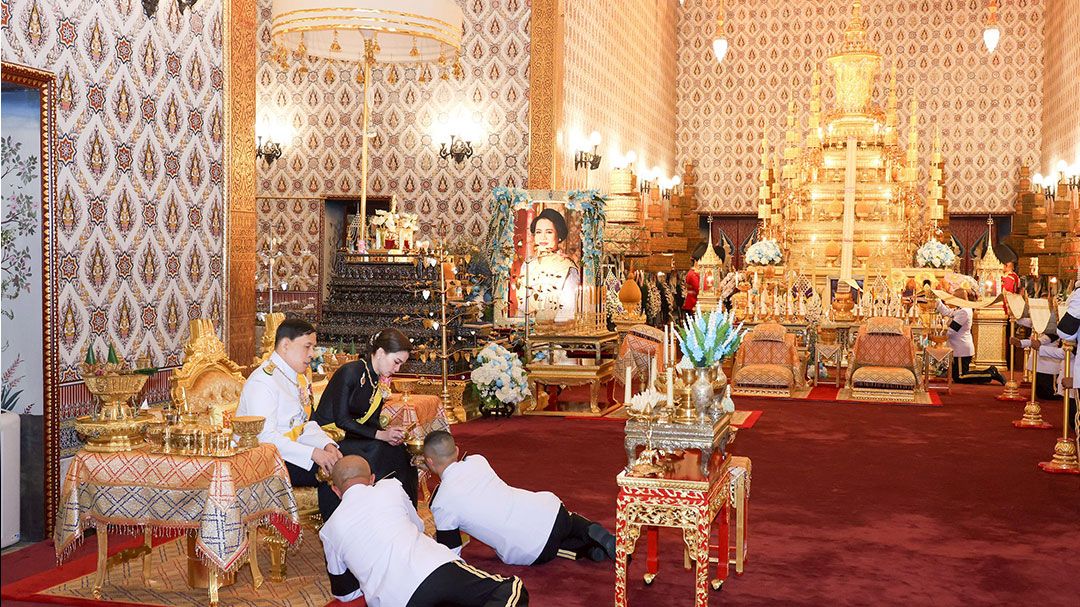 ทรงบำเพ็ญพระราชกุศลสัตตมวาร  ‘ในหลวง-พระราชินี’เสด็จฯ  ถวายพระพันปีหลวง