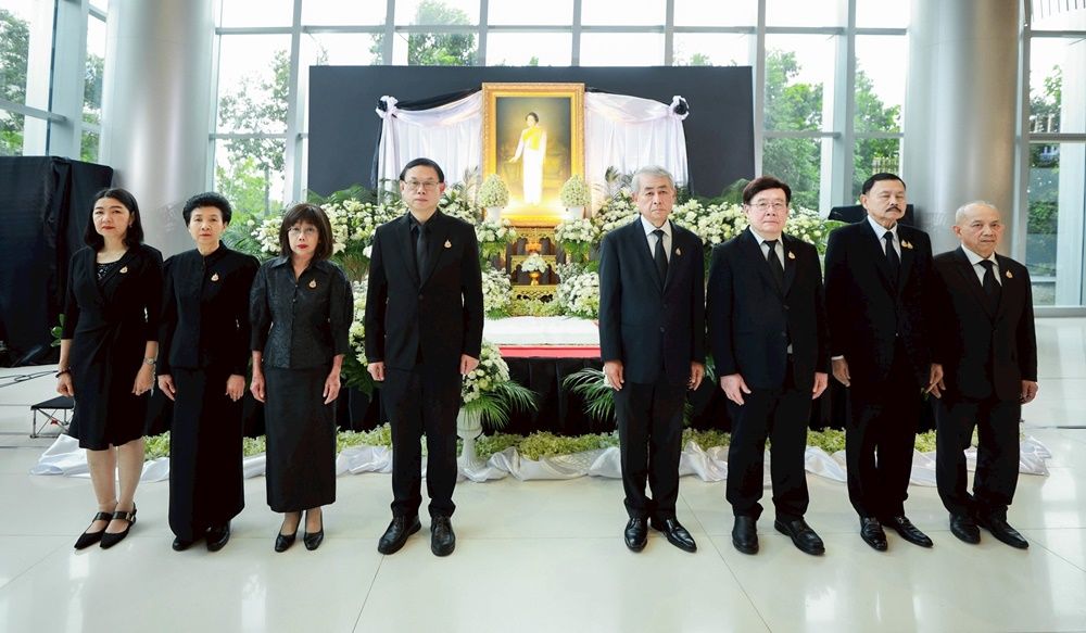 ซีพี ออลล์-เครือเจริญโภคภัณฑ์ รวมใจน้อมรำลึกในพระมหากรุณาธิคุณ 'พระพันปีหลวง' แสดงความอาลัยอย่างหาที่สุดมิได้