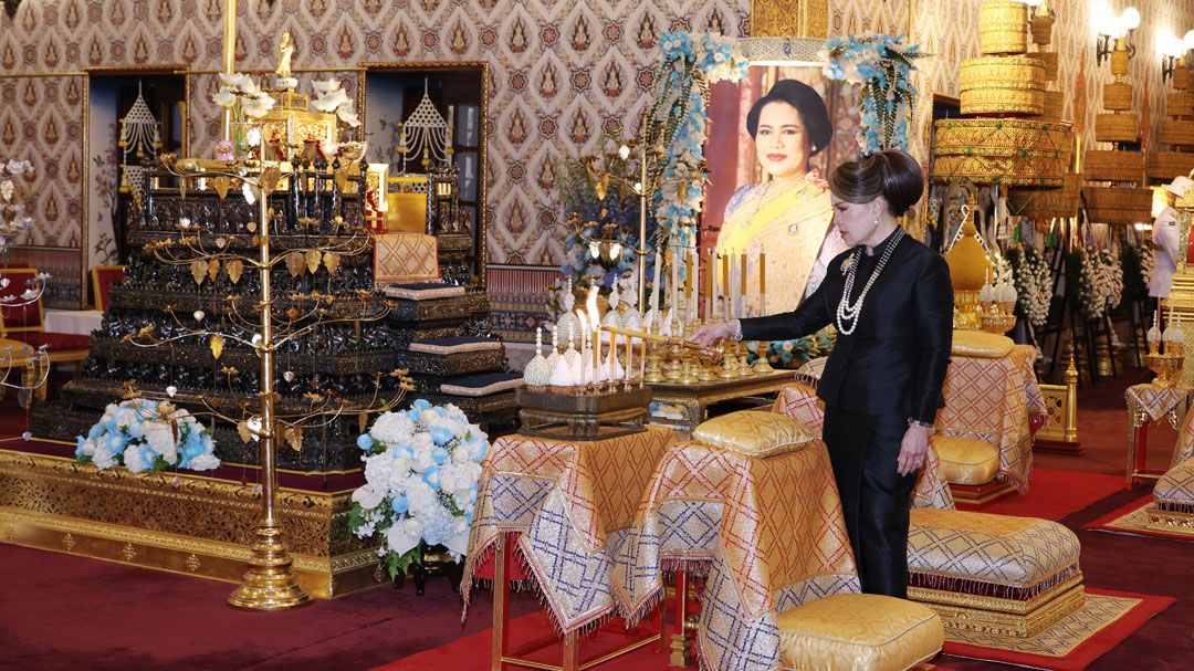 ทูลกระหม่อมฯ ทรงบำเพ็ญพระราชกุศลถวายพระบรมศพ พระพันปีหลวง