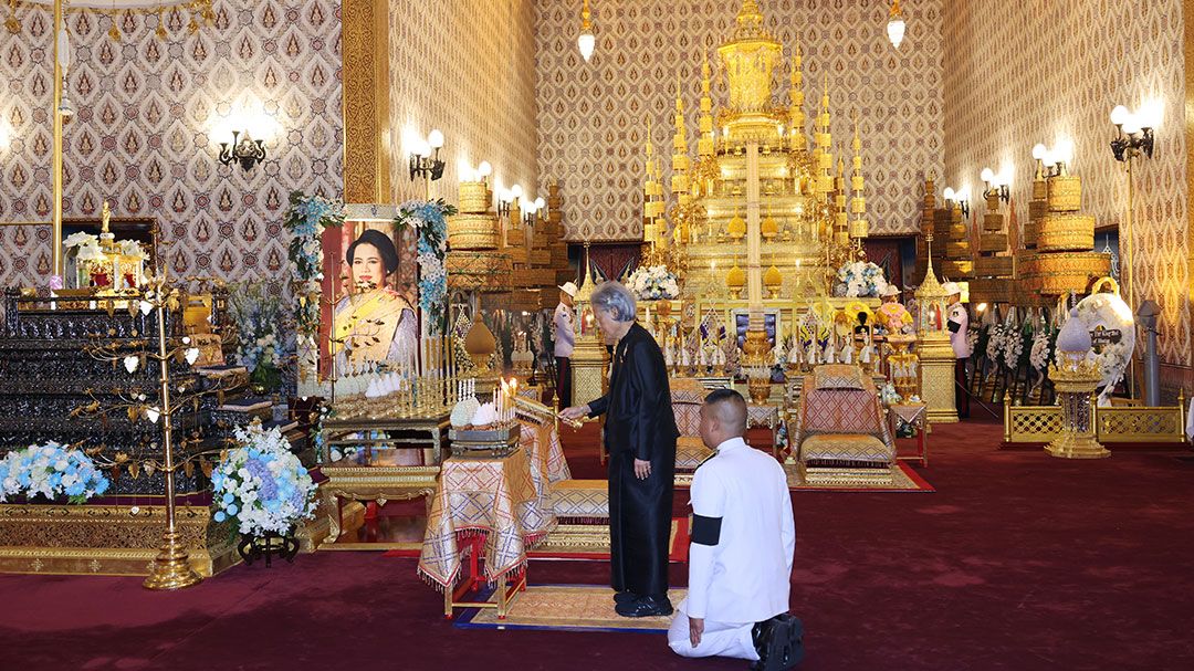 'กรมสมเด็จพระเทพฯ' ทรงบำเพ็ญพระราชกุศลถวายพระบรมศพ 'สมเด็จพระพันปีหลวง'
