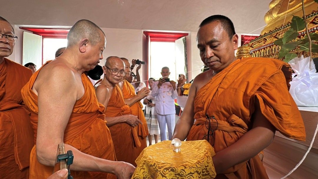 บุญใหญ่ระยอง! พระสงฆ์-ปชช. ร่วมพิธีอัญเชิญ ‘พระบรมสารีริกธาตุ’ สู่วัดป่าประดู่