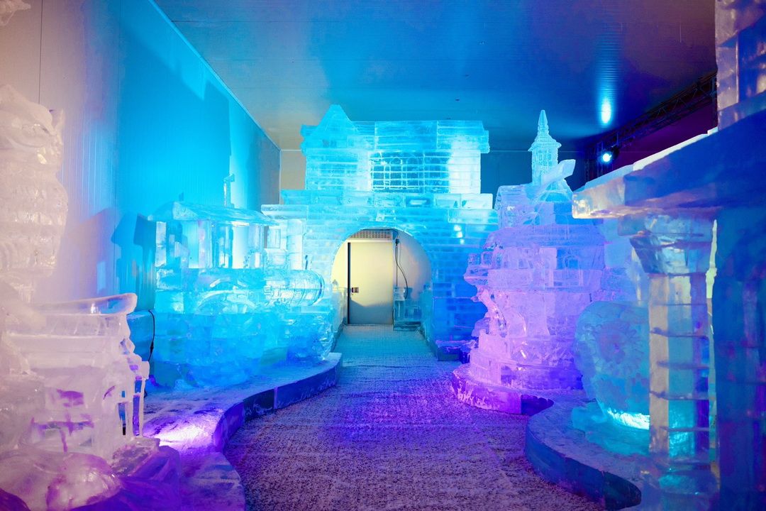 หนาวกลางกรุง! ‘Frozen Fantasia’ ดื่มด่ำชมศิลปะการแกะสลักน้ำแข็ง ผสานเรื่องเล่าแห่งท้องทะเล