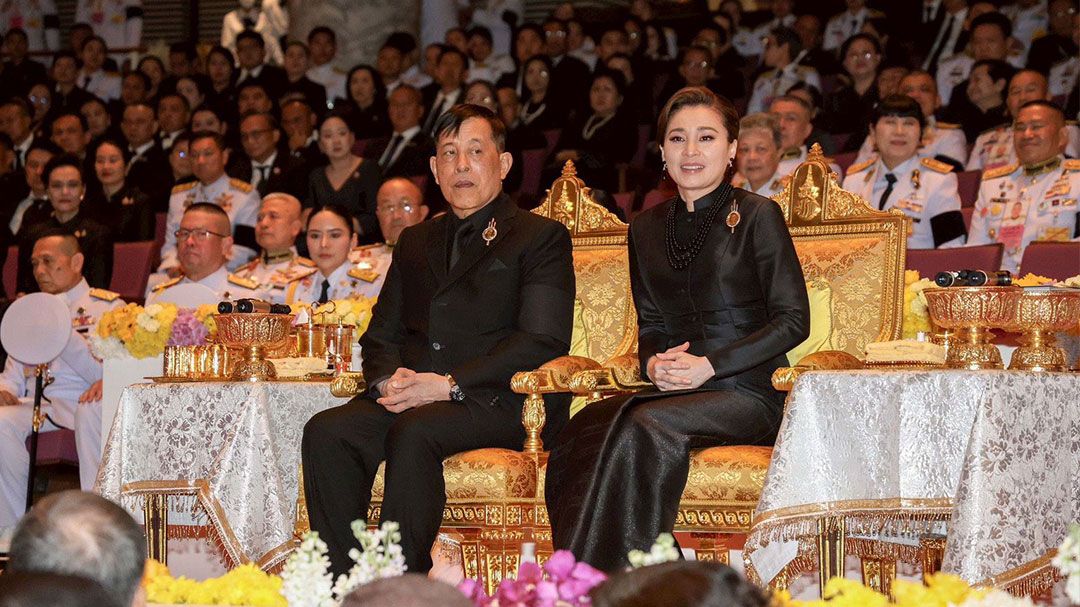 ‘ในหลวง-พระราชินี’ ทอดพระเนตร โขนมูลนิธิส่งเสริมศิลปาชีพ ตอน “สัตยาพาลี” รอบปฐมทัศน์  รักษา สืบสาน  ต่อยอด งานนาฏศิลป์ชั้นสูง พระราชปณิธานแห่ง “พระพันปีหลวง”