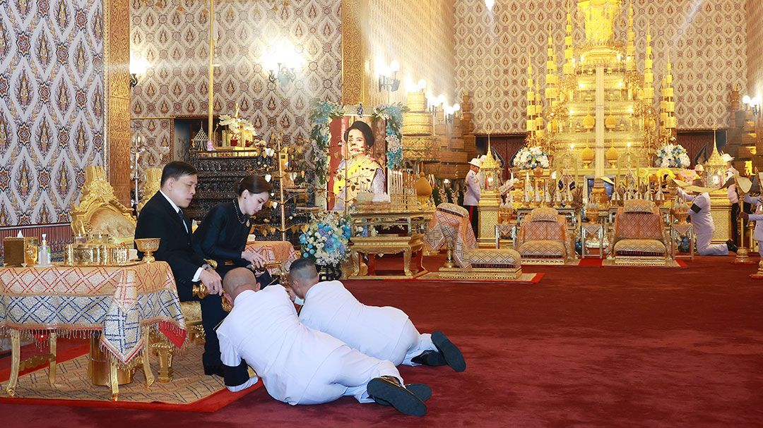 'ในหลวง-พระราชินี'ทรงบำเพ็ญพระราชกุศลพระพิธีธรรมสวดพระอภิธรรมพระบรมศพ'สมเด็จพระพันปีหลวง'