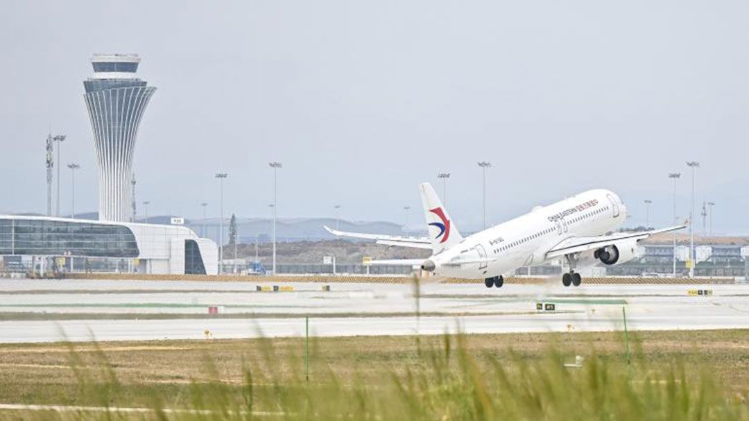 สนามบินกว่างโจว ไป๋อวิ๋น ประเดิมเที่ยวบินปฐมฤกษ์ด้วยเครื่องบิน C919 ฝีมือจีน