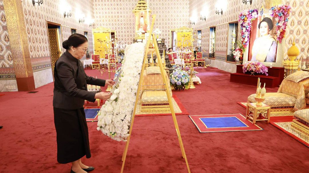 รองปธ.ประเทศ สปป.ลาว วางพวงมาลาถวายสักการะพระบรมศพ พระพันปีหลวง