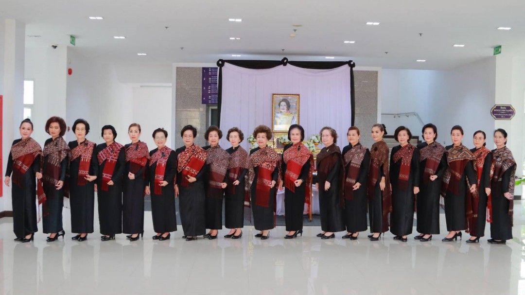 3ชมรมสตรีกาฬสินธุ์ ถวายอาลัย 'สมเด็จพระพันปีหลวง' รำลึกพระมหากรุณาธิคุณ