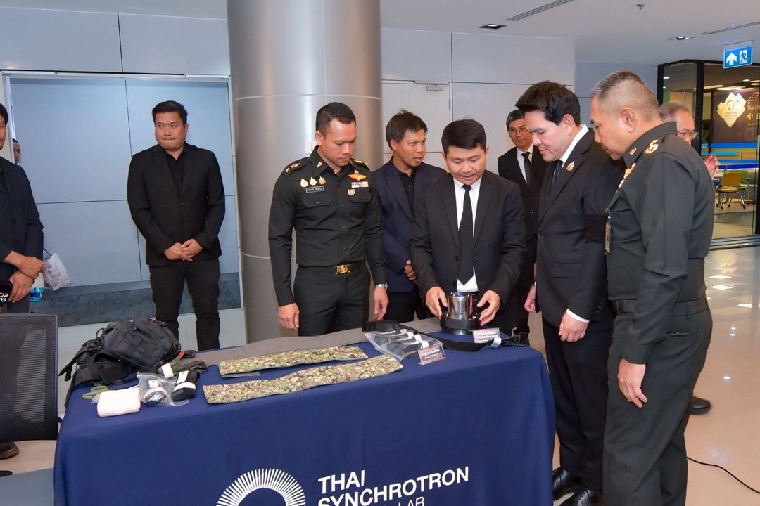 อว.มอบอุปกรณ์การแพทย์ภาคสนามให้แก่ ทภ.2 เพื่อลดการเสียชีวิตของกำลังพลบริเวณชายแดน