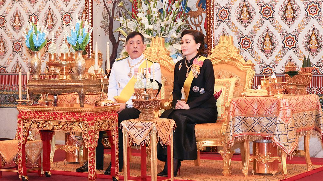 'ในหลวง -พระราชินี'เสด็จฯทรงบำเพ็ญพระราชกุศลปัณรสมวาร ถวายพระบรมศพ'สมเด็จพระพันปีหลวง'