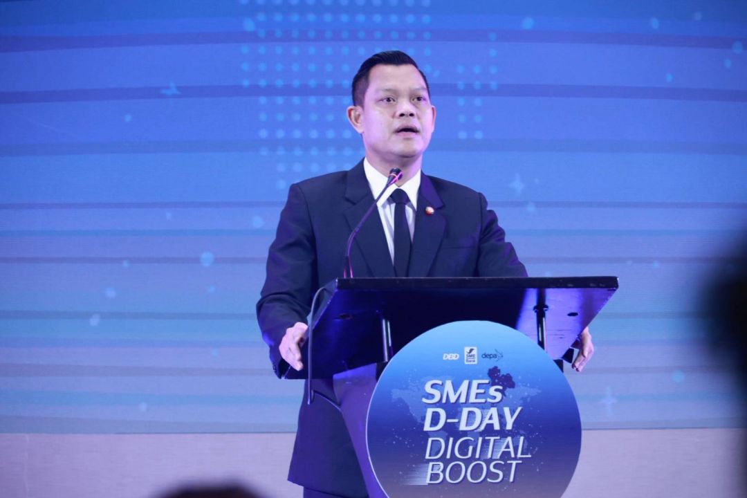 'ธนกร' ลุยช่วย SME ต้องอยู่รอด แข็งแรง และเติบโต มอบ SME D Bank จับมือ ก.พาณิชย์ - depa ดึงเทคโนโลยีดิจิทัลช่วยผู้ประกอบการ