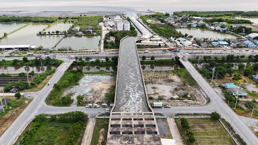 ‘เขื่อนเจ้าพระยา’คงระบาย 2,700 ลบ.ม./วินาที น้ำทะเลหนุน ทำน้ำระบายลงทะเลช้า