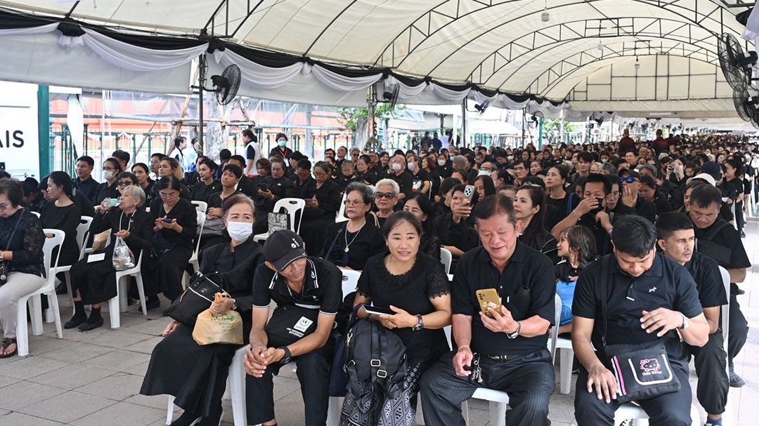 'นายกฯ'ตรวจเยี่ยมการให้บริการปชช. ในการเข้าถวายสักการะพระบรมศพ'สมเด็จพระพันปีหลวง'