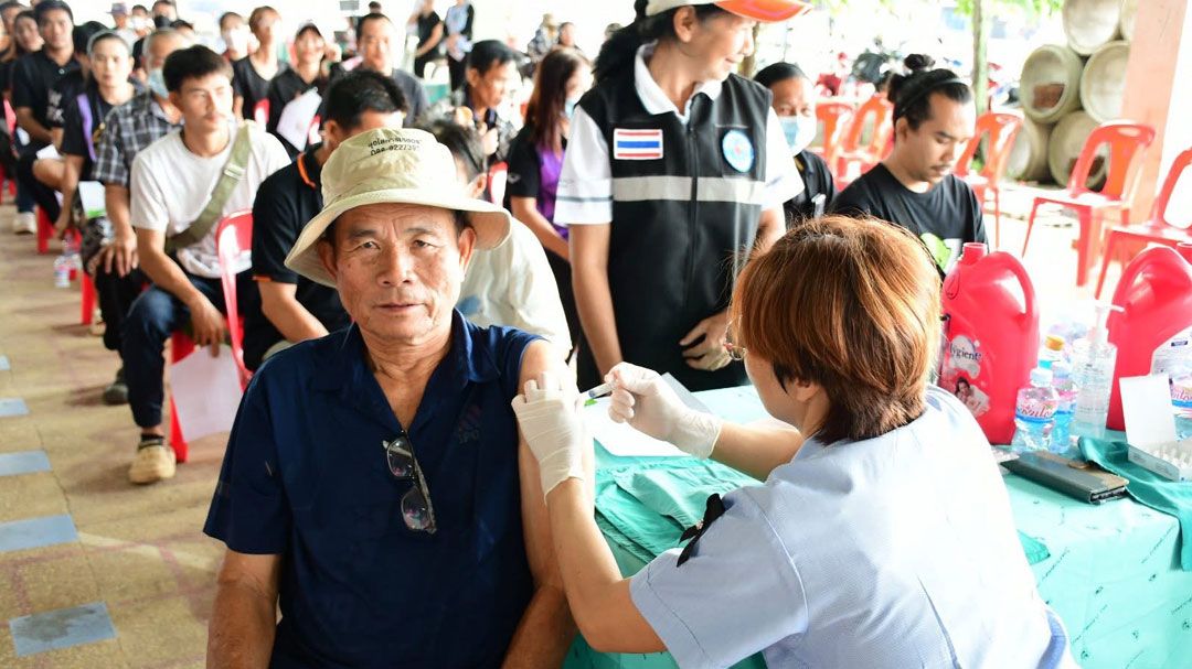 ประธานที่ปรึกษา รมว.แรงงาน ร่วมกิจกรรม Kick Off รณรงค์การฉีดวัคซีนป้องกันโรคไข้หวัดใหญ่