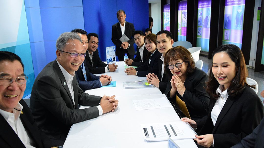 'คุณแม่นัยนา'นำทีม! จูงมือลูก'ภคอร-สรกฤช'ซบ ปชป. หวัง'เปลี่ยนคำบ่นเป็นผลงาน'