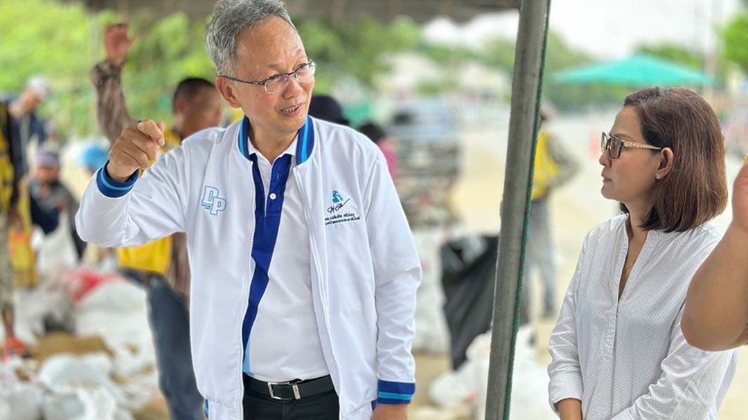 'เมฆินทร์'ลงพื้นที่อ่างทอง ให้กำลังใจชาวป่าโมก ช่วยฝ่าฟันสถานการณ์น้ำท่วม