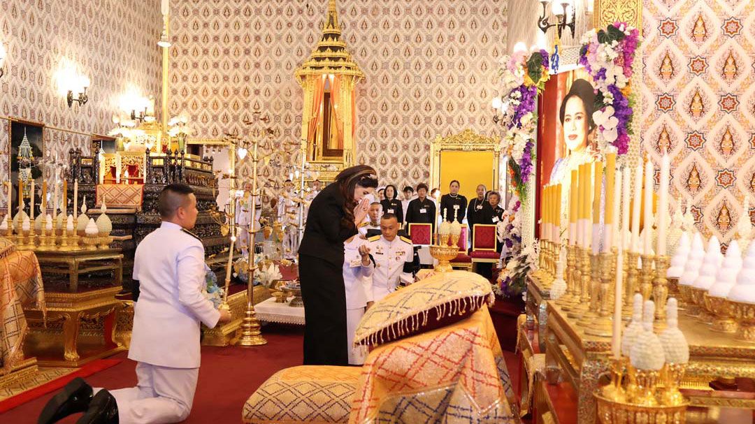 ‘เจ้าฟ้าจุฬาภรณวลัยลักษณ์’ทรงบำเพ็ญพระราชกุศลถวายพระบรมศพ‘สมเด็จพระพันปีหลวง’