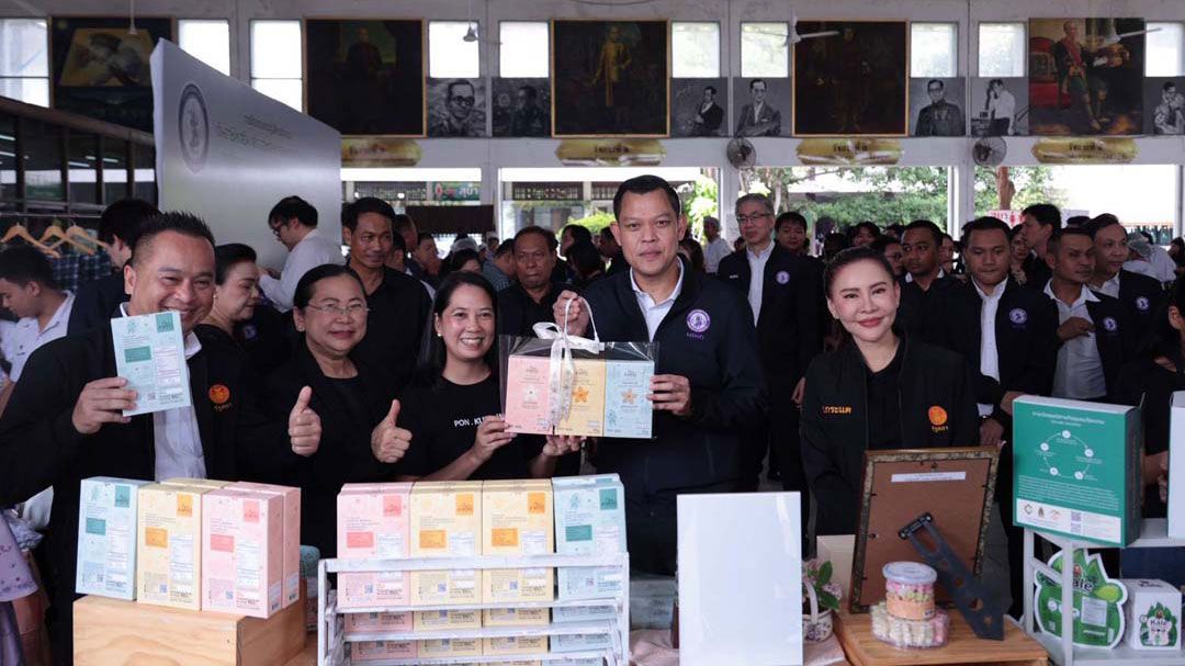 'ธนกร'ลุยเมืองเพชร สร้างอาชีพ-รายได้ ให้ชุมชนหนองโสน กว่า 300 คน