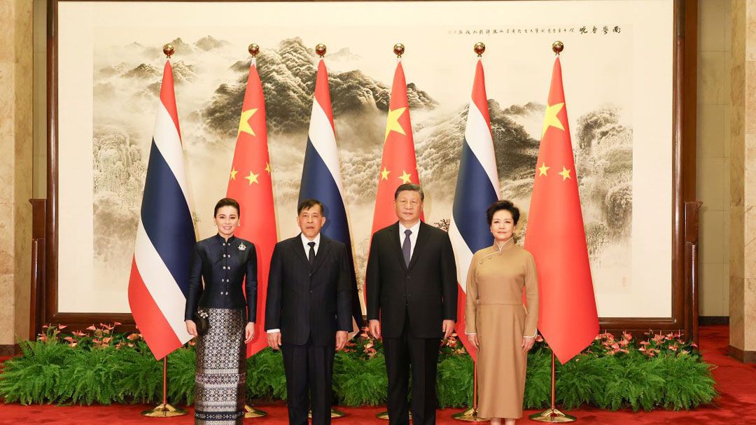 ภาพแห่งความสัมพันธ์ฉันมิตร ‘ในหลวง-พระราชินี’ เสด็จฯ เยือนปักกิ่ง รัฐบาลจีนต้อนรับถวายพระเกียรติยศสูงสุด
