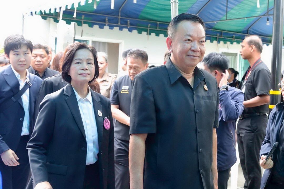 ‘อธิบดีกรมฝนหลวง’ ร่วมคณะ 'รองฯธรรมนัส' ลงพื้นที่ตรวจเยี่ยมชุมชนและมอบบ้านมั่นคงสหกรณ์ สามัคคีติวานนท์