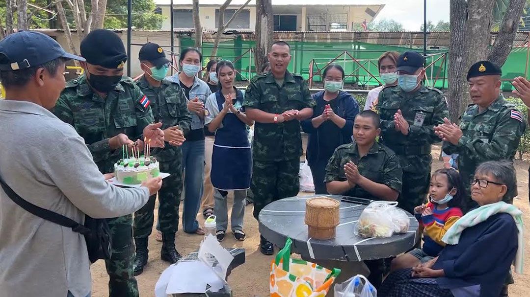 ทหารบกที่28 จัดวันเยี่ยมญาติ นำผู้ปกครองพบปะทหารใหม่