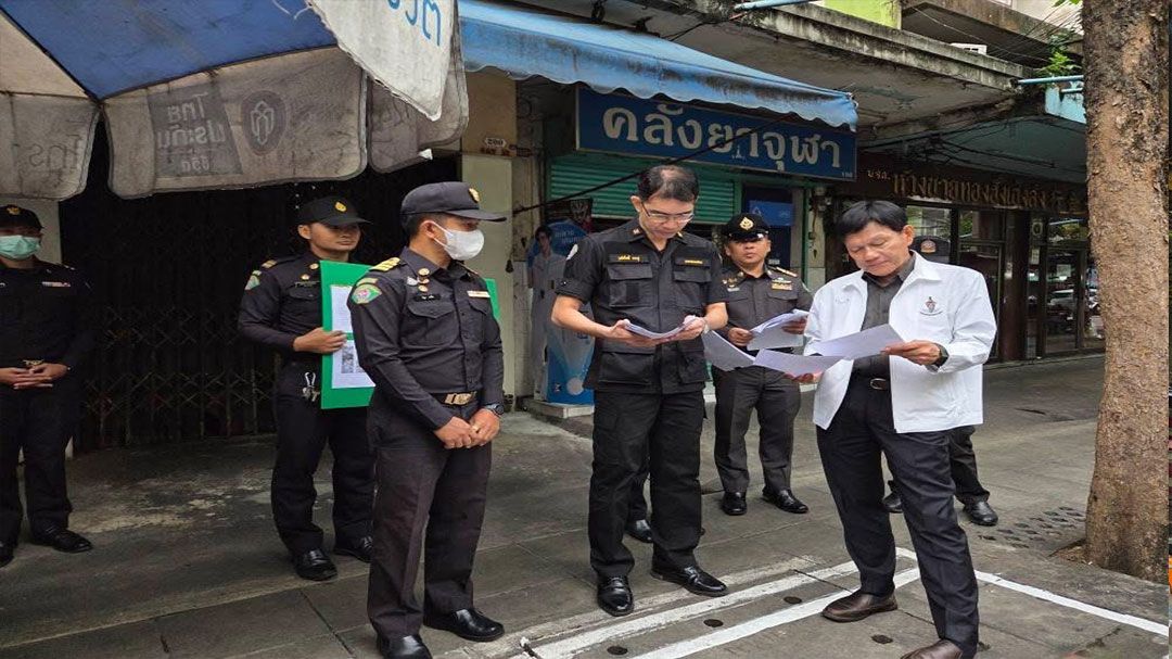 ‘รองจักก’ ลุยตรวจเขตคลองสาน ชมการทำสวน15นาที กวดขันผู้ค้า จัดระเบียบวินจยย.