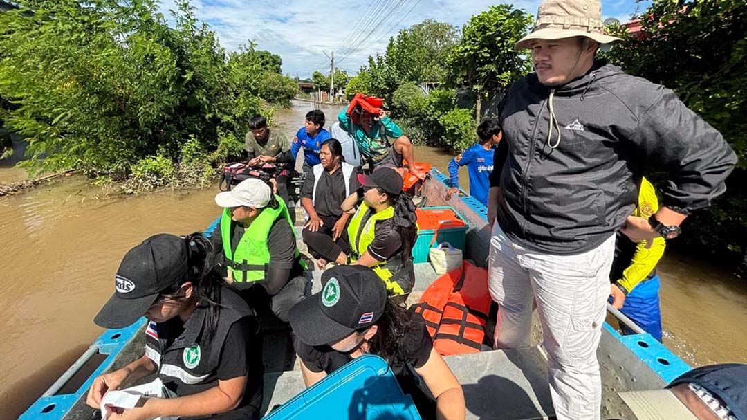‘สาธารณสุขป่าโมก’เยียวยาจิตใจชาวบ้านน้ำท่วม พบเครียดปานกลาง 65 ราย-มาก 2 ราย ส่งต่อรพ.