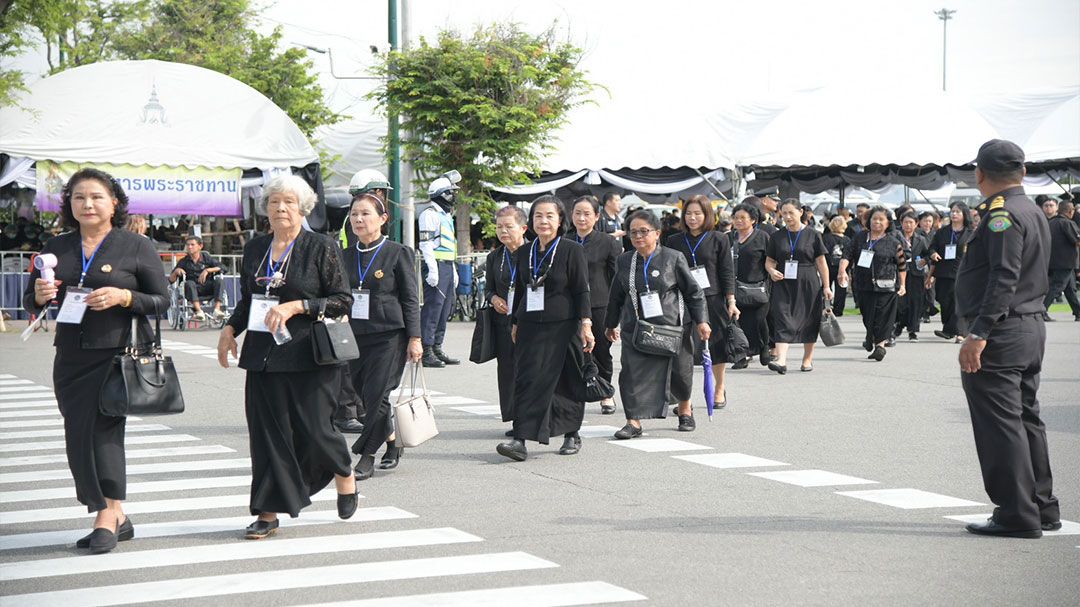 ประชาชนทั่วสารทิศเข้ากราบพระบรมราชชนนีพันปีหลวง รวมแล้วกว่า 1แสนคน