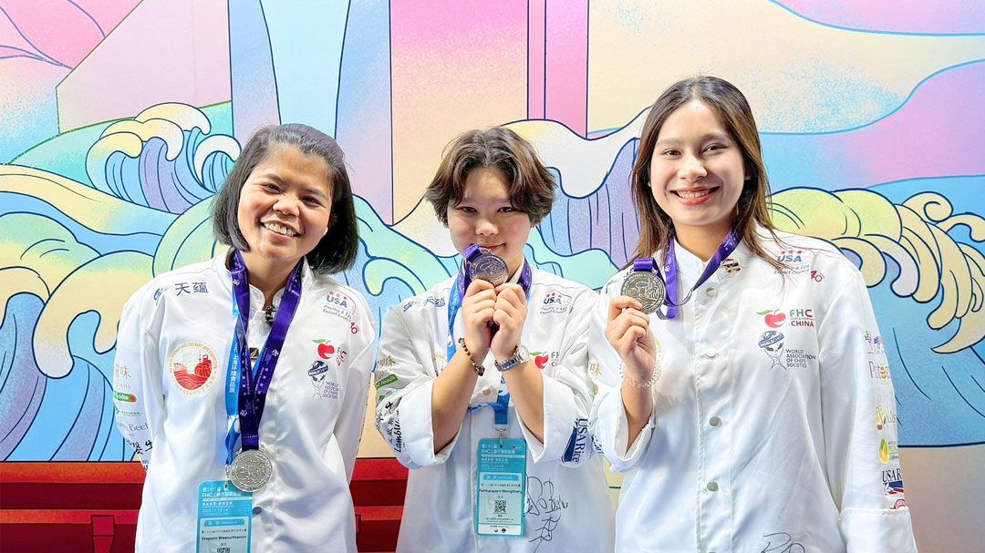 อาจารย์-นักศึกษา  สวนสุนันทา คว้ารางวัลรังสรรค์เมนูนานาชาติ บนเวทีโลก