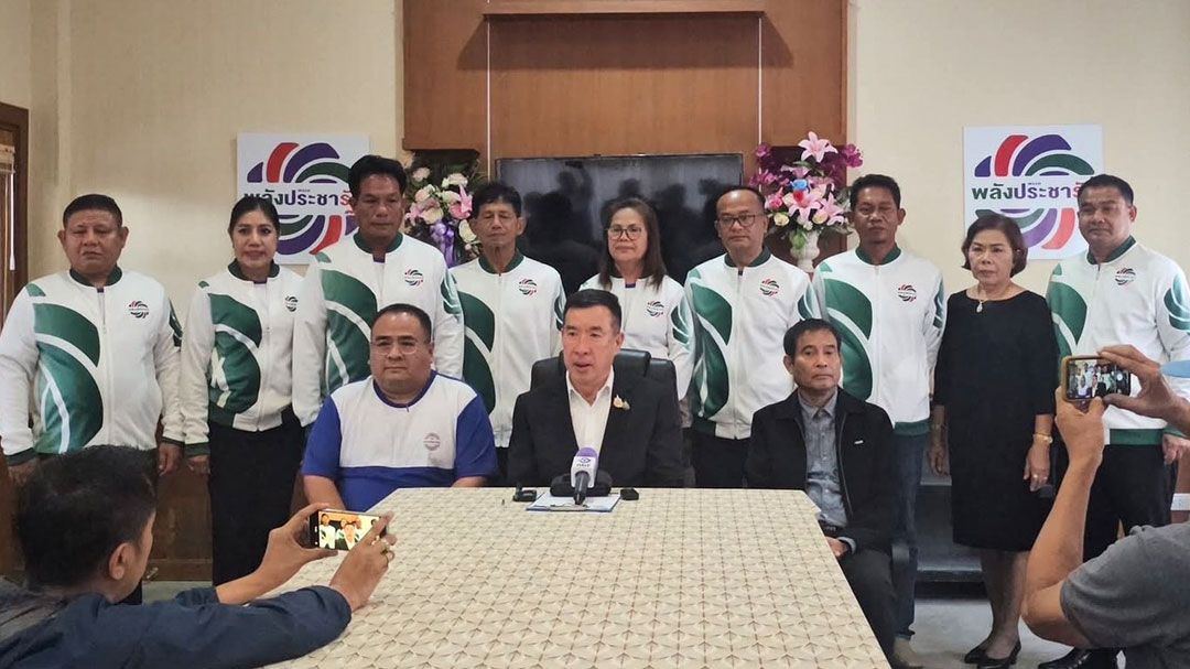 'บิ๊กป้อม'ห่วงใยผู้ประสบภัยน้ำท่วมใต้ กำชับทีมงาน พปชร. ตั้งศูนย์ช่วยเหลือด่วน