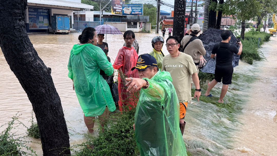 ‘ธรรมนัส’ ลุยวิกฤติน้ำท่วมหาดใหญ่ สั่งเร่งระบายน้ำลงทะเลสาบสงขลา