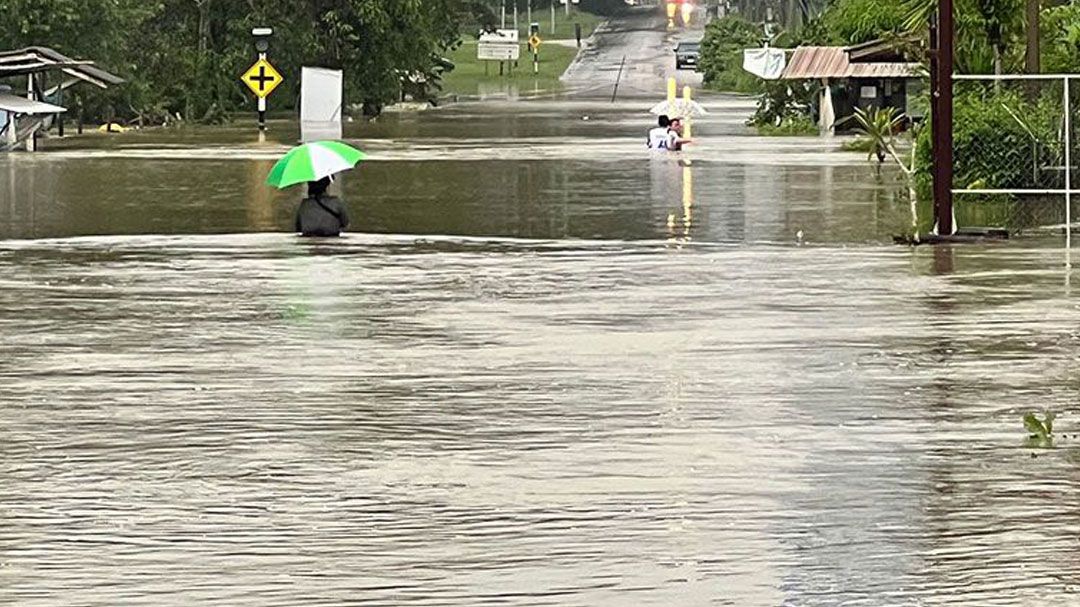 นักท่องเที่ยวตกค้างในรร.นับพัน  'หาดใหญ่'จมบาดาล  มรสุมพัดถล่มหนักถึง25พ.ย.นี้