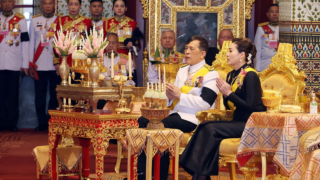 'ในหลวง-พระราชินี'ทรงบำเพ็ญพระราชกุศลอภิลักขิตสมัย วันคล้ายวันประสูติกรมพระนครปฐมบรมขัตติยานี ครบ 100 ปี