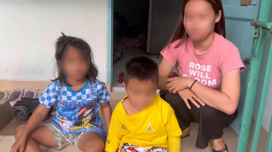 เก๋งเสียหลักข้ามเลนชนซาเล้ง ดับ 2 สาหัส 2 วอนคู่กรณีเห็นใจ หลังจ่ายแค่ 2 หมื่นแล้วเงียบ