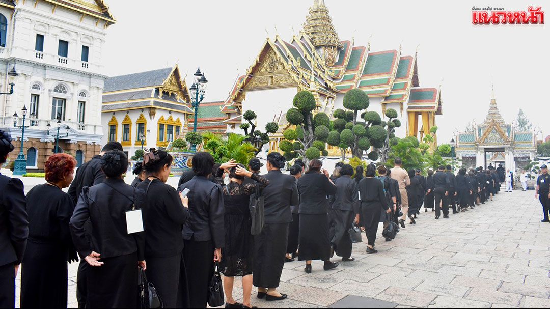 ปชช.ทั่วสารทิศ  เข้ากราบพระบรมศพ  สมเด็จพระพันปีหลวง